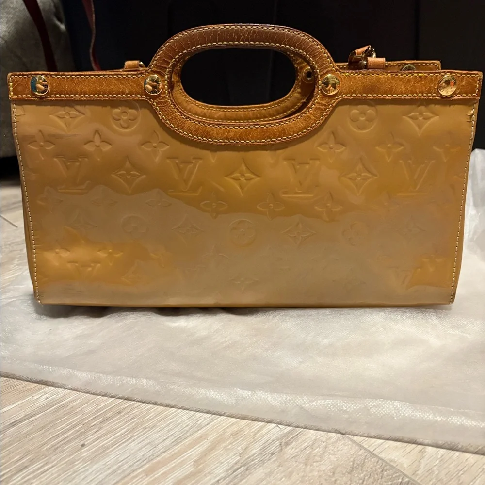 XSOLDX Louis Vuitton Roxbury Beige Vernis Monogram Bag W/ Authentication - Picture 3 of 14